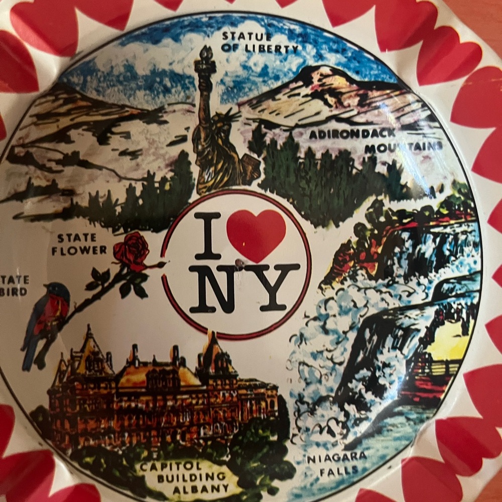 I Love NY Souvenir vintage metal ashtray with Red Hearts - Picture 3 of 4